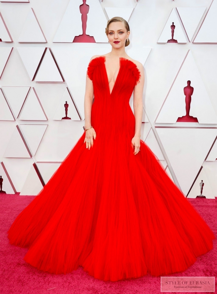 The most beautiful dresses of the Oscar ceremony 2021