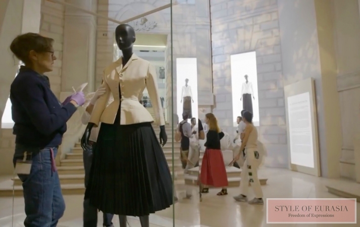 Christian Dior: Designer of Dreams exhibition now is available online 