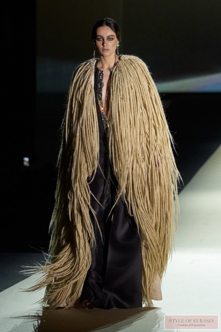 Stephane Rolland Haute Couture SS24: Inspiration from Desert Dunes