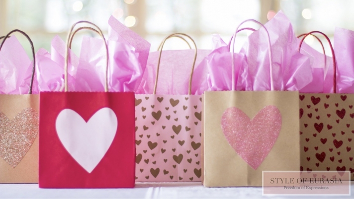 Smart jewelry, decor for romantic dates, gadgets for health and beauty - what Kazakhstani people give each other on Valentine's Day