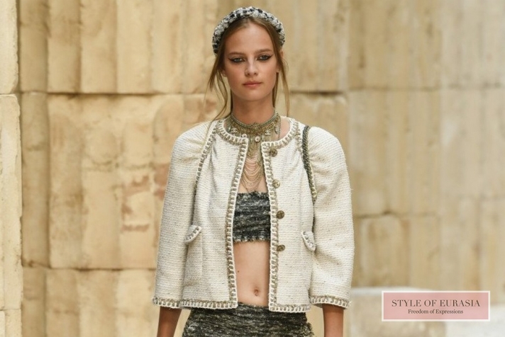 Clothes for the goddesses at the fashion show Chanel Resort 2018