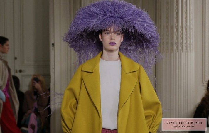 NEWS: Voluminous shaggy hats at the Valentino Couture fashion show